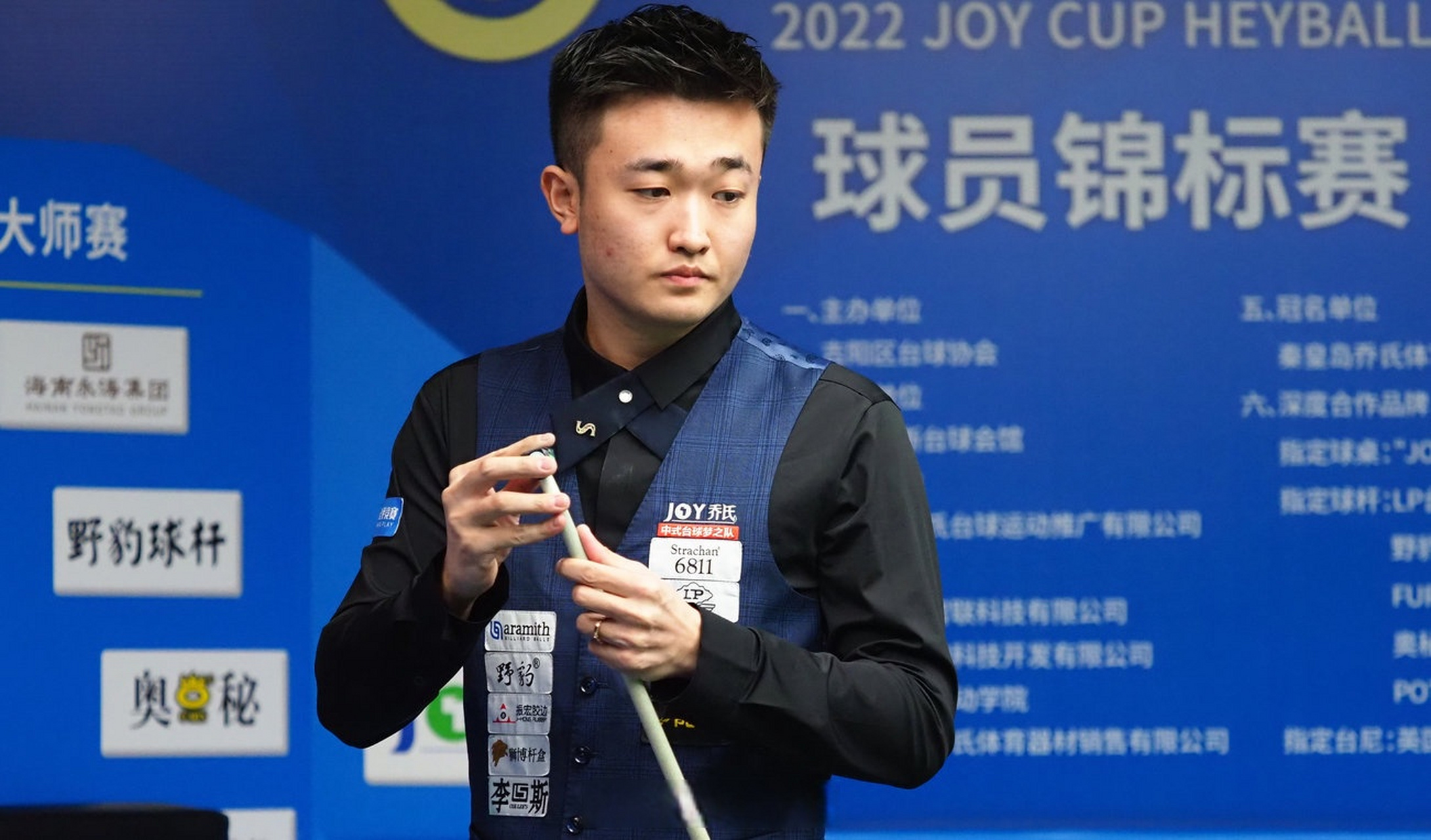 通过夸大的 通过夸大的