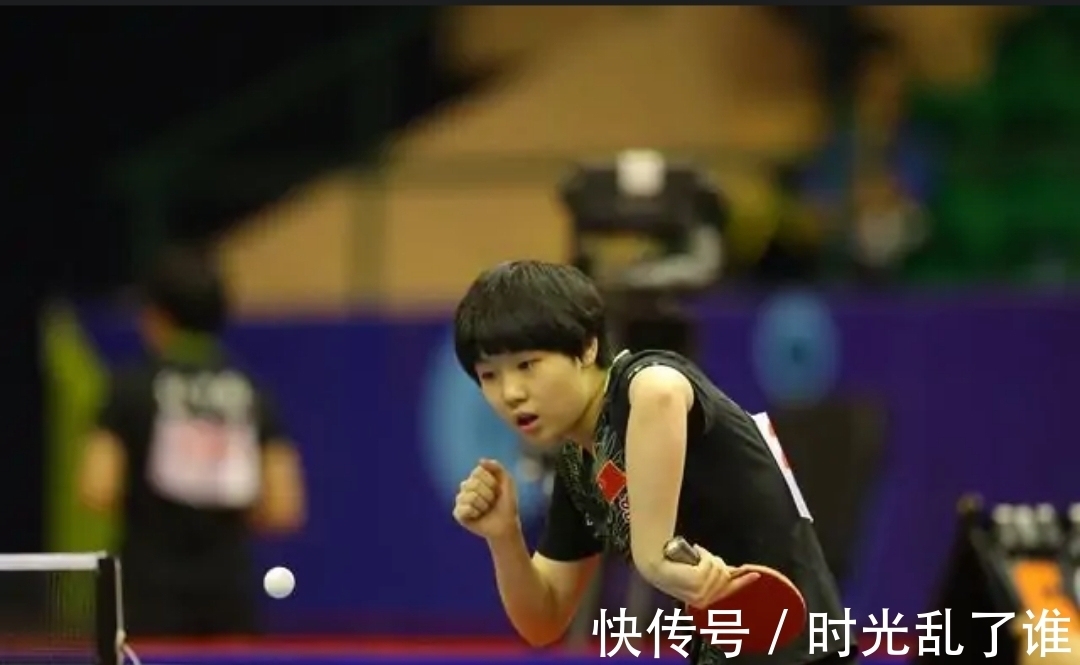 他继续穿着 他继续穿着